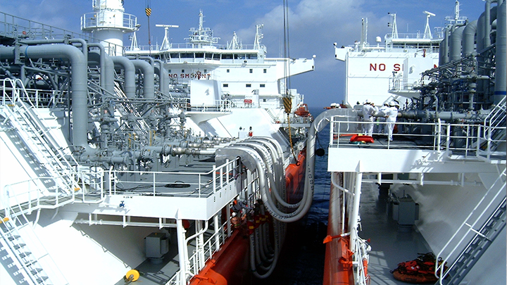 Multi-LNG-White-Composite-Hoses