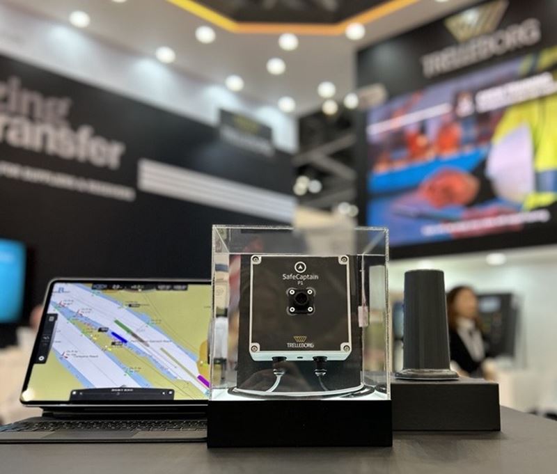 SafeCaptain P series by Trelleborg