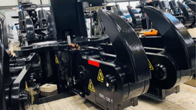 Quadraple-mooring-hooks-for-UKs-leading-ports-group