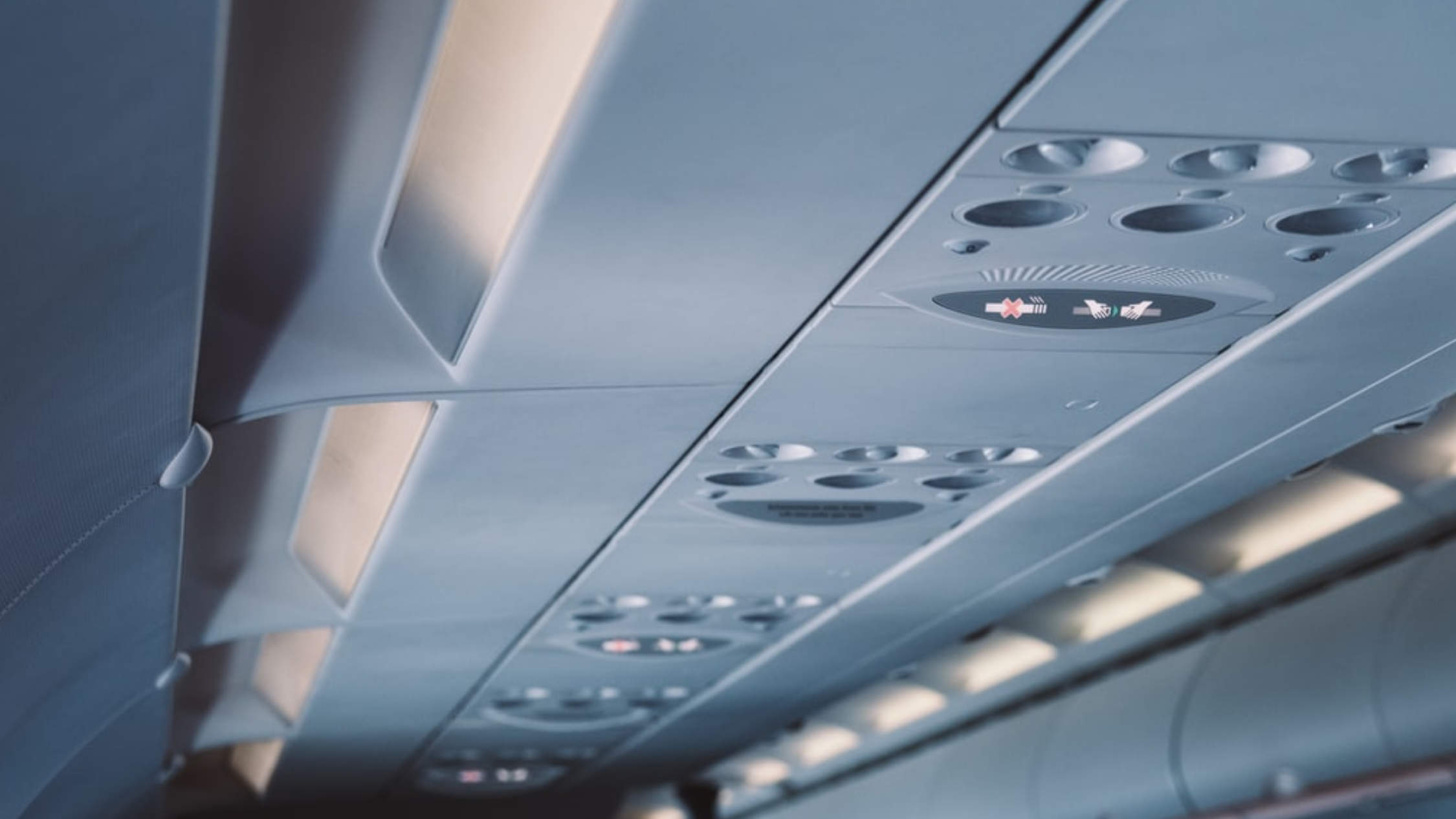 Interior de la cabina del avión