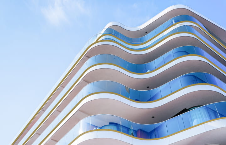 Edificio con balcones