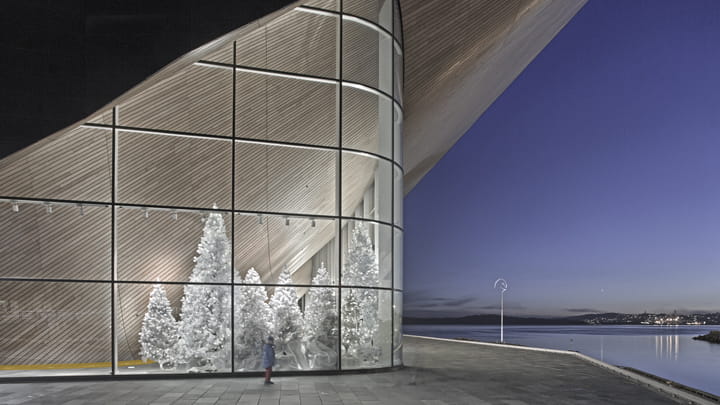 Bâtiment dans la nuit