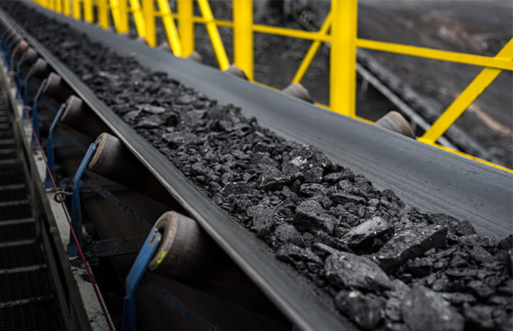 Smooth surface conveyor belt