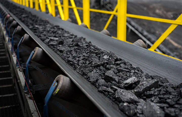 Smooth surface conveyor belt