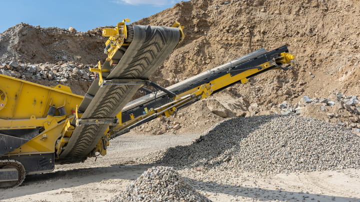 CarryRock on conveyor belt transporting abrasive stone material in a quarry