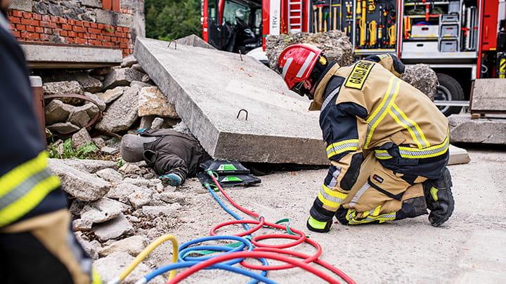 Nova lifting bag and a fireman