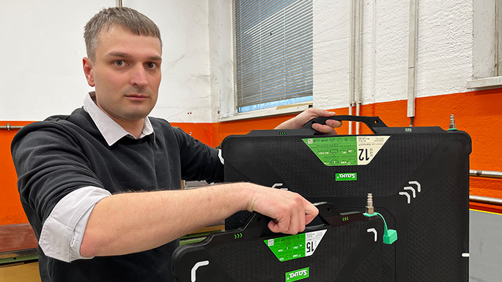 Anze Vidic holding two lifting bags