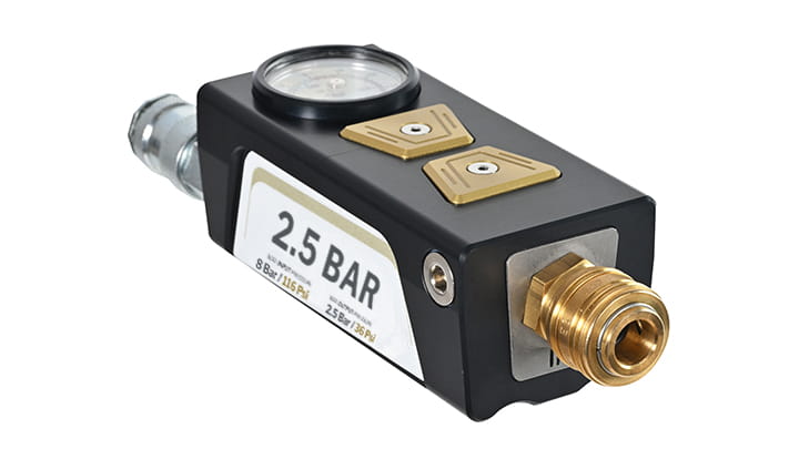 Industrial pressure control unit with gauge and brass connector set to 2.5 bar