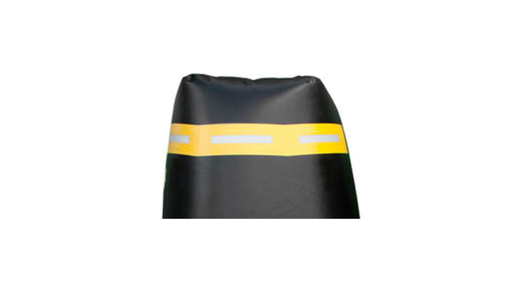 Protective cap used as a positioning accessory for a catch bag in rescue operations